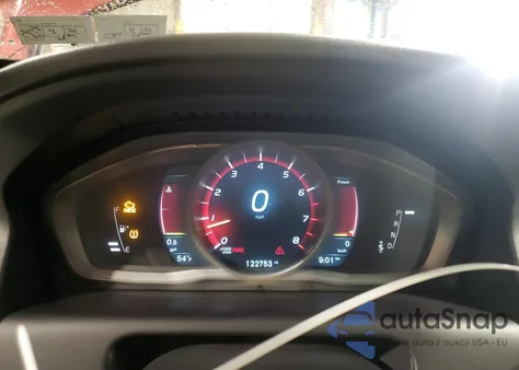 2015 Volvo Xc60 T6 Premier z USA, uszkodzony, nr VIN YV4902RK0F2710520